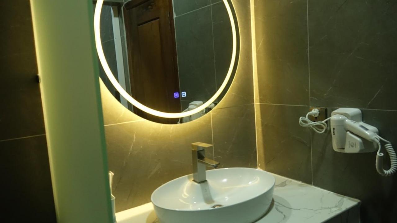 Sawadee Suorsdei Boutique Hotell Kampot Exteriör bild